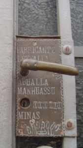 Detalhe de uma porta da cidade de Manhuaçu